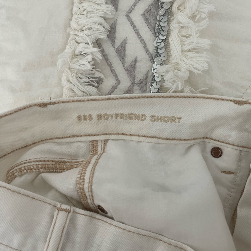 American Eagle White 90s Boyfriend Shorts - Picture 2 of 4